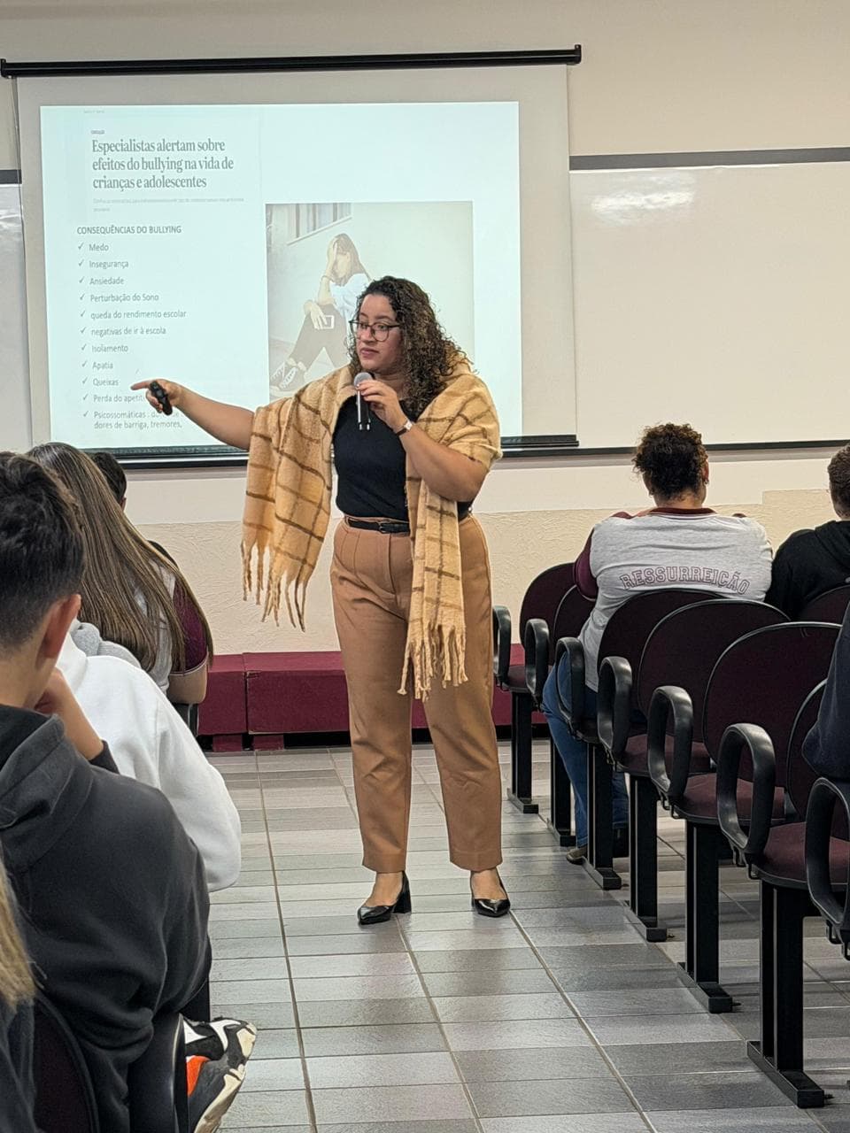 Mirian Gomes em palestra da MG Advocacia